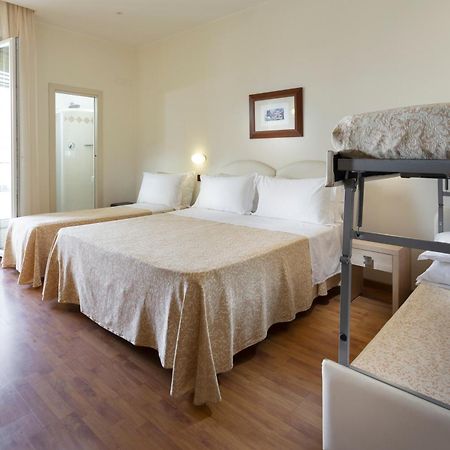 Hotel Baltic Rimini Bagian luar foto