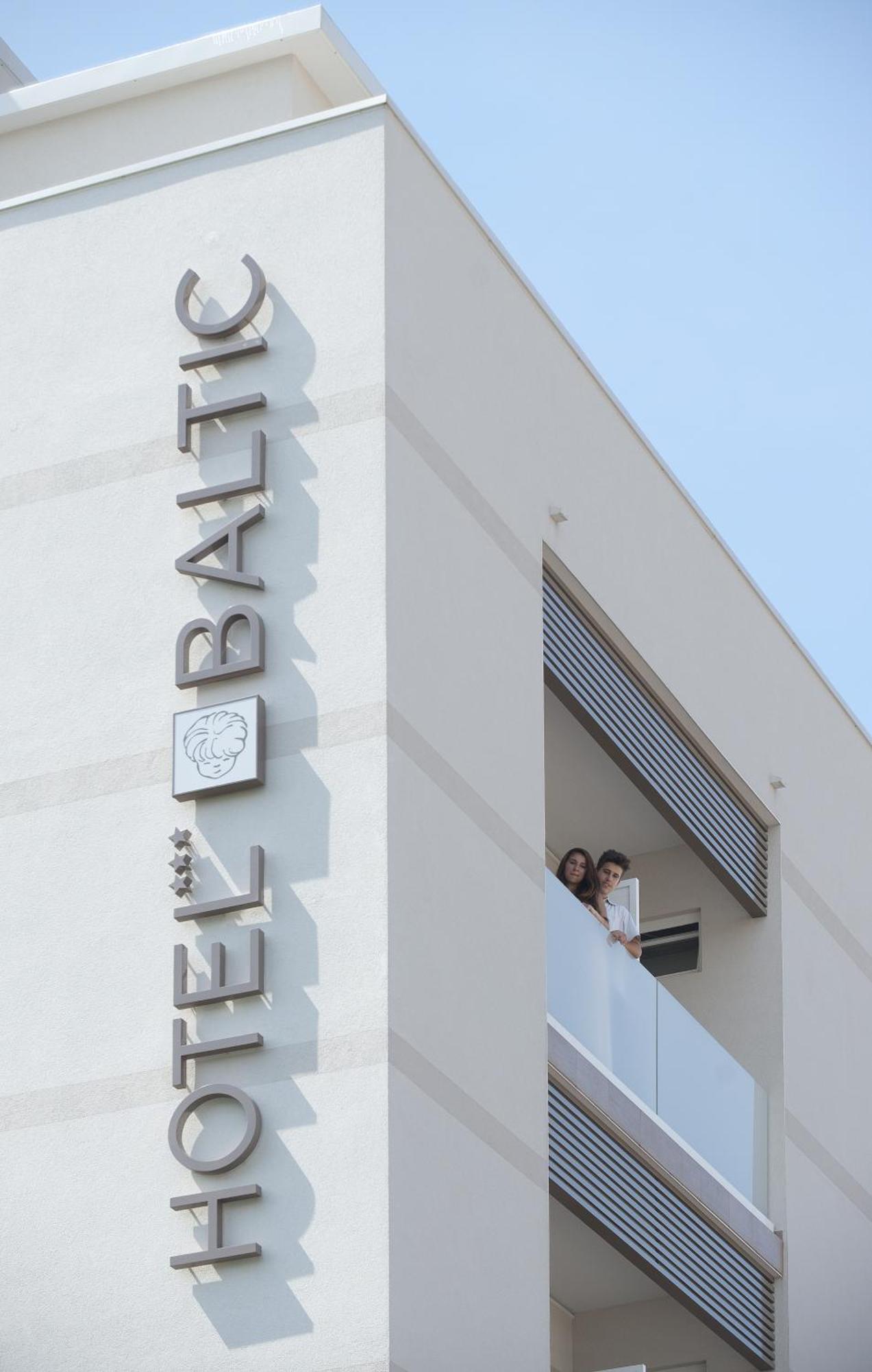 Hotel Baltic Rimini Bagian luar foto
