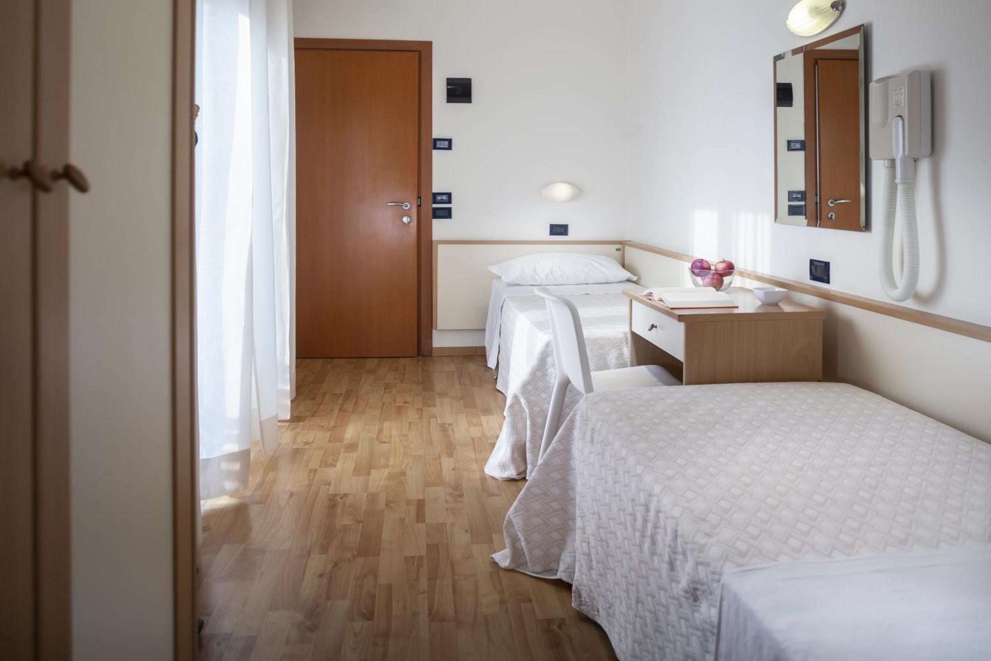 Hotel Baltic Rimini Bagian luar foto