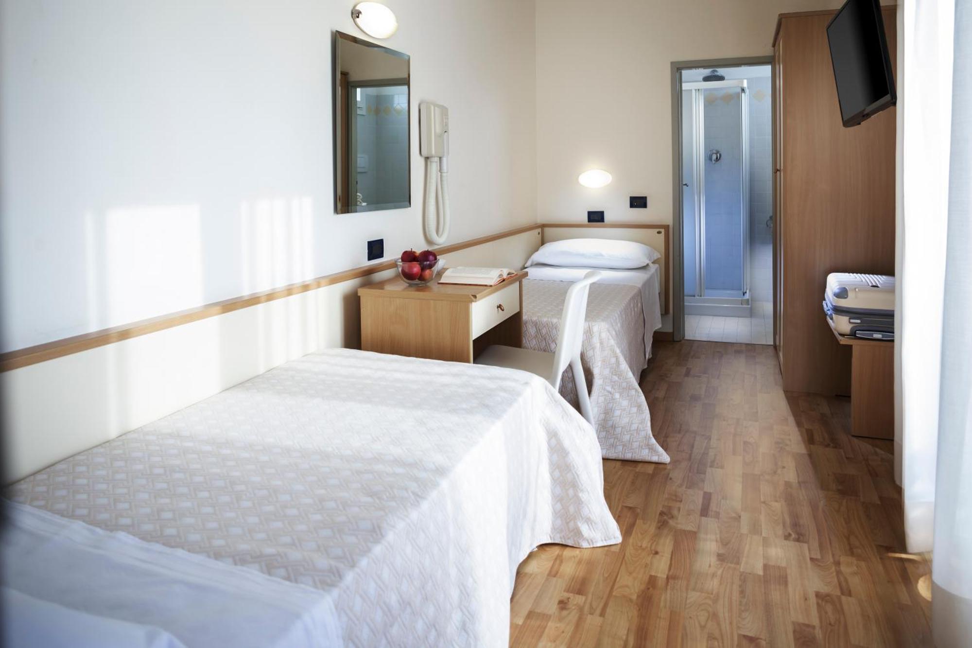 Hotel Baltic Rimini Bagian luar foto