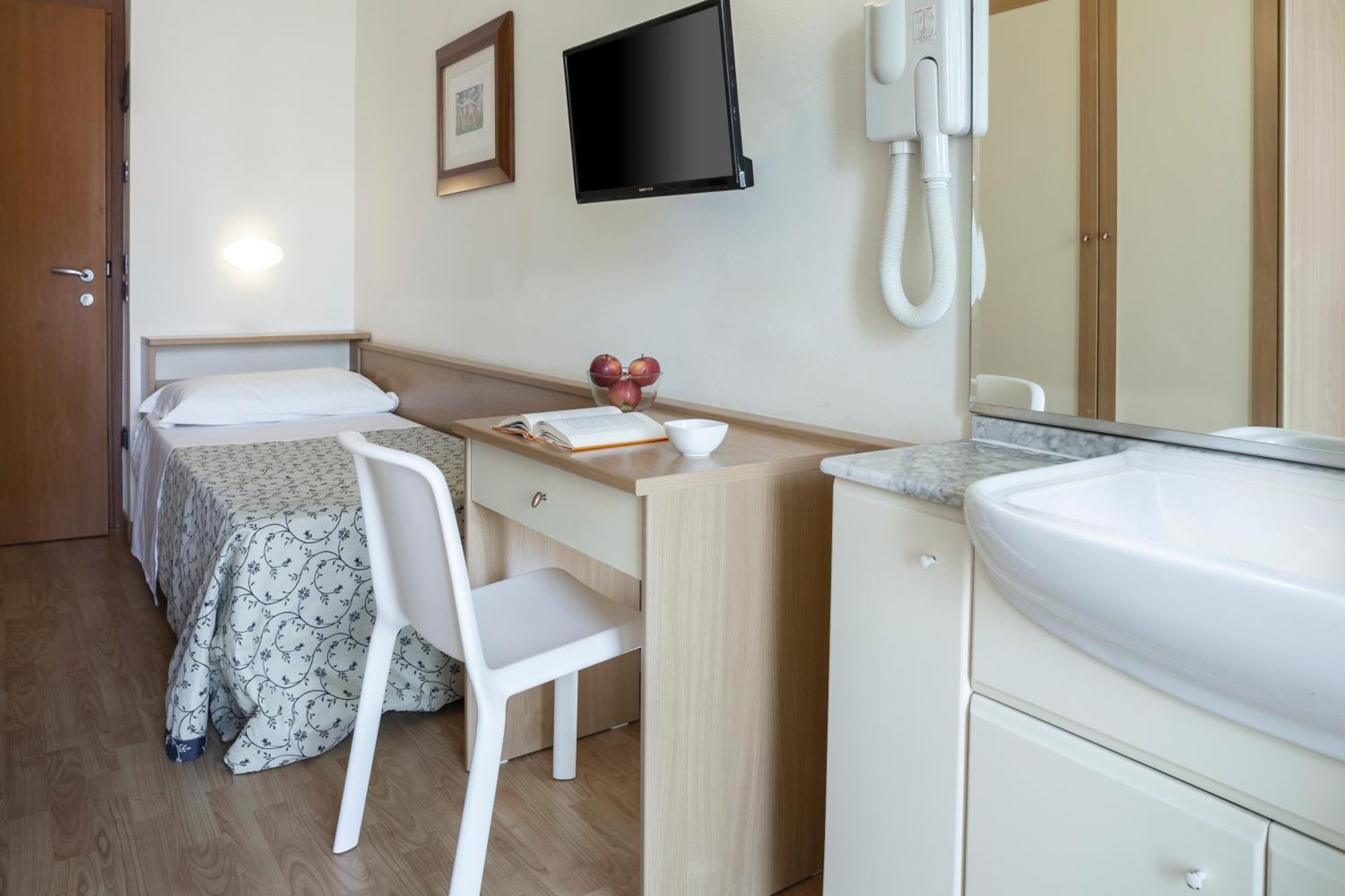 Hotel Baltic Rimini Bagian luar foto